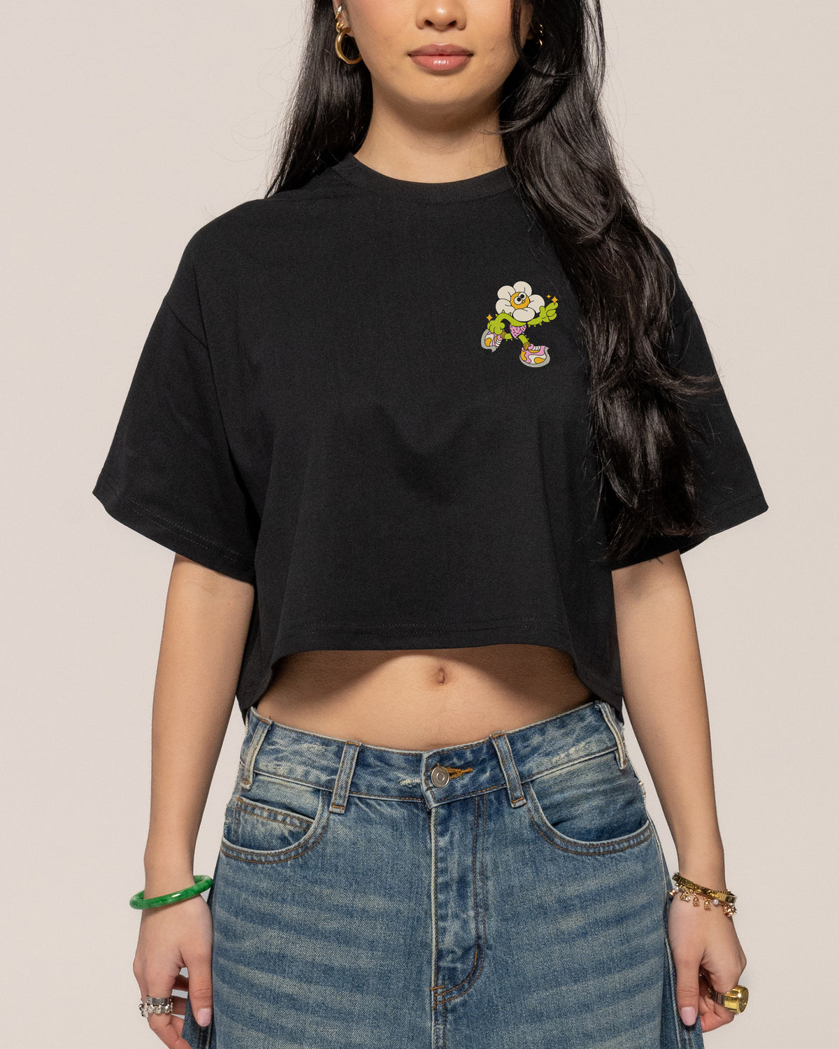 Among the Daisies Crop Tee