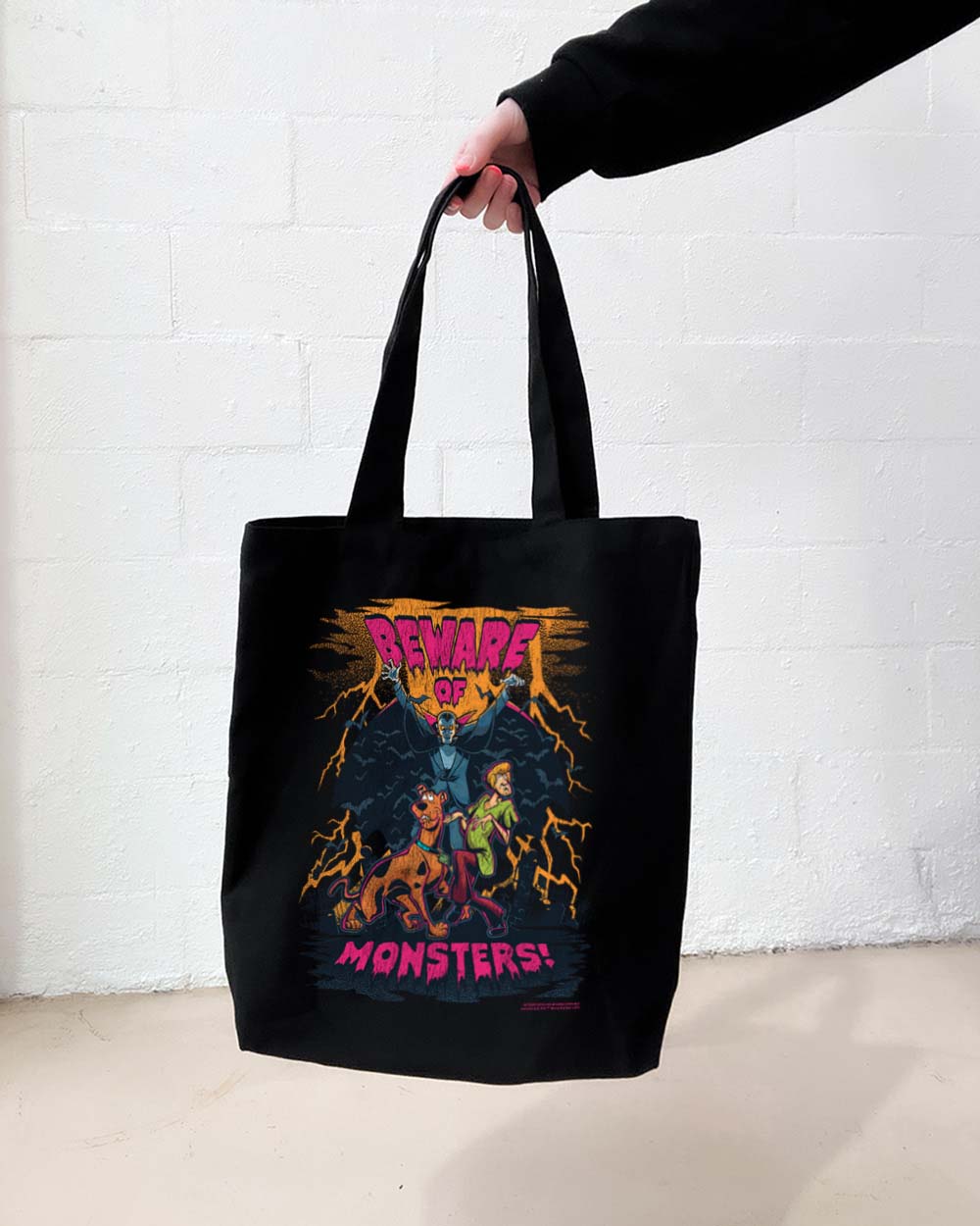 Beware of Monsters Tote Bag | Official Scooby-Doo Merch Germany display picture 3