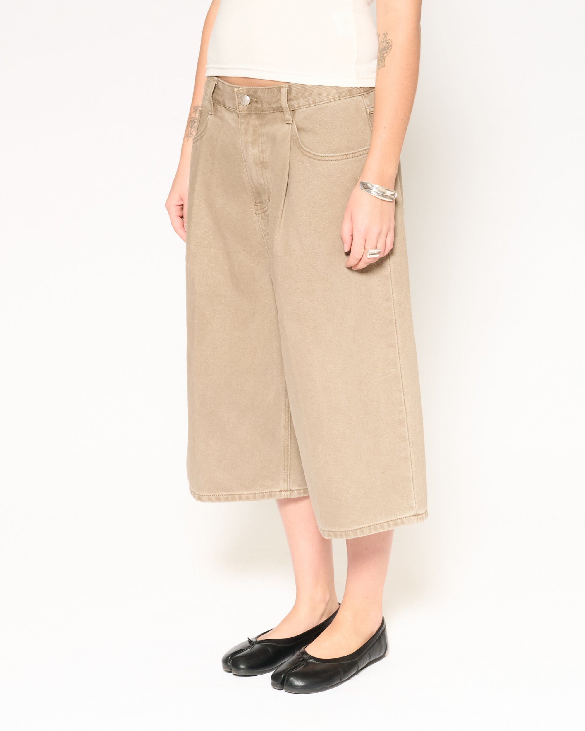 On Air Beige Jorts