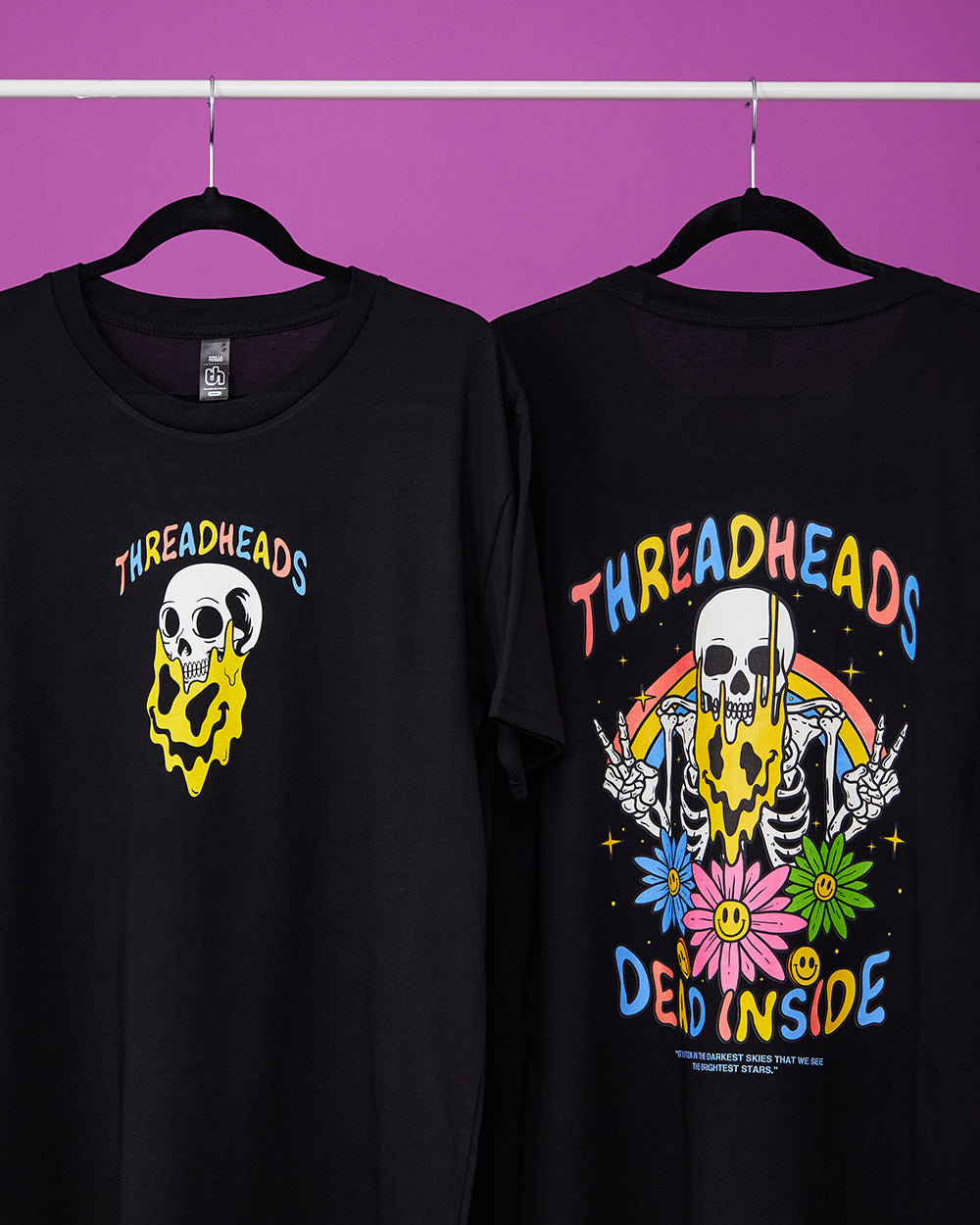 Donna T-Shirt con Scritta Don't Open Dead Inside con Cuore Donna T-Shirt con Scritta Don't Open Dead Inside con Cuore