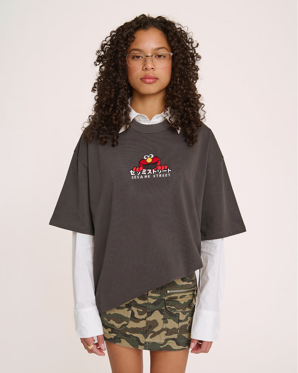 エルモです Elmo Red Riot Tokyo Oversized Tee | Official Sesame Street